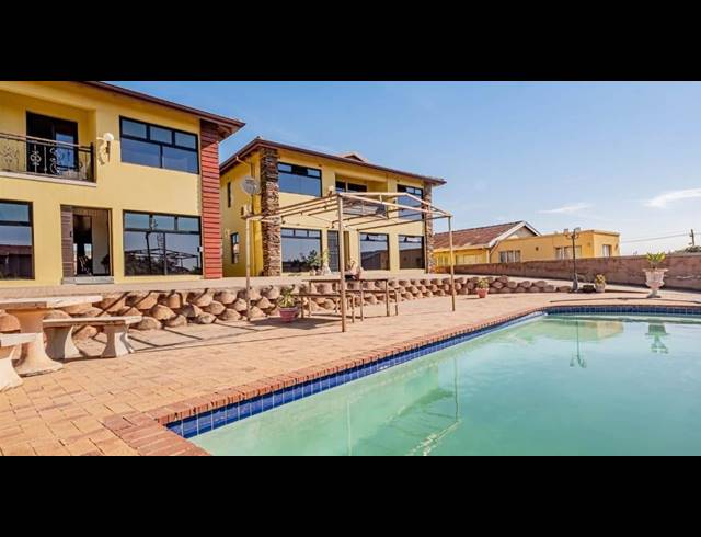 7 BEDROOM HOUSE FOR SALE IN BLUFF